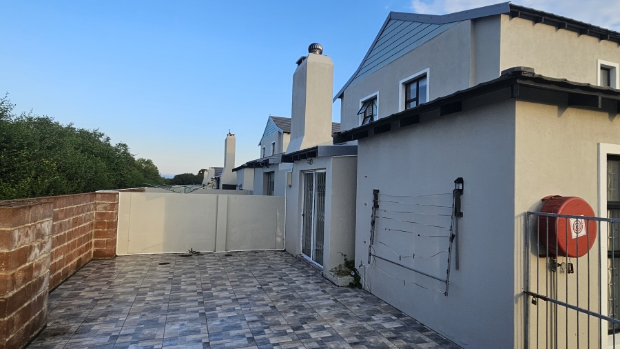 4 Bedroom Property for Sale in Paradise Beach Eastern Cape